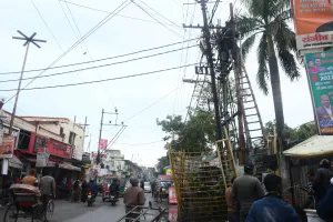 बरेली: बारिश से घंटों गुल रही बिजली