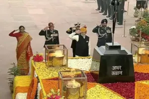 अमर जवान ज्योति को राष्ट्रीय समर स्मारक की लौ में मिलाने पर पूर्व सैनिकों ने कही ये बड़ी बात…