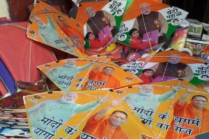  लखनऊ: राजधानी के आसमान में उड़ेंगी मोदी-योगी के गुणगान वाली पतंगें…