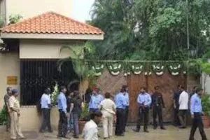 महाराष्ट्र लोकायुक्त ने बीएमसी को लगाई फटकार, कहा- बेतुके बहाने बनाकर बच्चन के बंगले की दीवार गिराने में कर रही देर