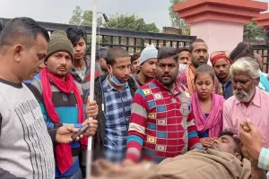 पीलीभीत: रेलवे ट्रैक पर दौड़ा करंट, रेलकर्मी झुलसा