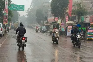 रायबरेली: लगातार रिमझिम बारिश से बढ़ी ठंड, आम जनजीवन हुआ प्रभावित