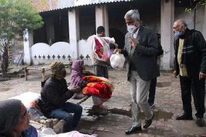 मुरादाबाद : कुष्ठ आश्रम में गंदगी देख बिफरे डीएम, अधिकारियों को चेताया