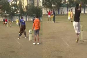 संस्कृत में कमेंट्री के साथ अनूठा क्रिकेट टूर्नामेंट, लुंगी में विकेटकीपर, धोती में बल्लेबाज