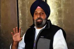 मजीठिया अग्रिम जमानत पर रिहा, गुरुद्वारे में टेका मत्था