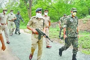 गिरिडीह में नक्सलियों ने रेल लाइन उड़ाई, छह घंटे बाद हावड़ा-नई दिल्ली मार्ग पर परिचालन बहाल