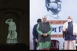 पीएम मोदी ने इंडिया गेट पर नेताजी की होलोग्राम प्रतिमा का किया अनावरण