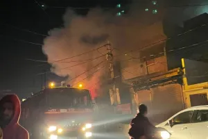 रुद्रपुर: दुकान में लगी भीषण आग, करीब 40 लाख के नुकसान की संभावना