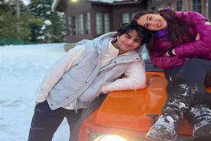 Sara Ali Khan Photos: सारा अली खान ने इब्राहिम के साथ कश्मीर में लिया बर्फबारी का मजा, देखें…