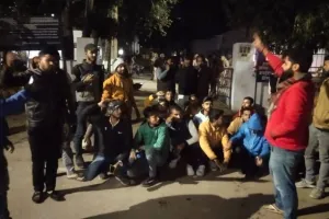 शाहजहांपुर: मशाल जुलूस निकाल रहे भाजपा कार्यकर्ताओं को पुलिस ने पीटा, हंगामा