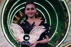 तेजस्वी प्रकाश  ने जीती Bigg Boss 15 की ट्रॉफी, सितारों ने दी बधाइयां, कई स्टार्स रिजल्ट से हुए निराश…