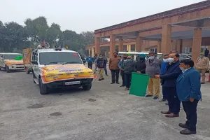 अमरोहा: डीएम ने मतदाता जागरूकता वाहनों को दिखाई हरी झंडी