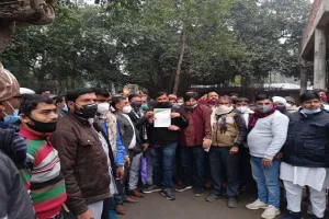 बिजनौर : प्रधानों ने तहसीलदार के खिलाफ खोला मोर्चा, निलंबन की मांग