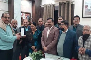 झांसी मंडलायुक्त डॉ. अजय शंकर का चैंबर्स ऑफ कॉमर्स ने किया सम्मान