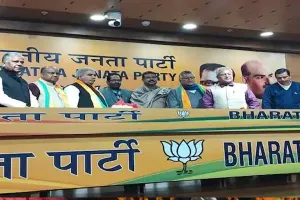 यूपी चुनाव: पूर्व मंत्री शिवाकांत ओझा समेत तीन नेताओं ने थामा भाजपा का दामन