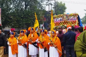 रायबरेलीः श्री गुरु गोविंद सिंह जी महराज के प्रकाश उत्सव पर निकली शोभायात्रा