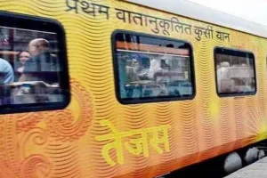 बड़ी खबर: कोहरे की वजह से तेजस हुई लेट, 544 यात्रियों को मिलेगा मुआवजा