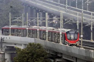 लखनऊ मेट्रो की अपील : मेट्रो कॉरिडोर पर ना उड़ाएं चाइनीज मांझे वाली पतंग