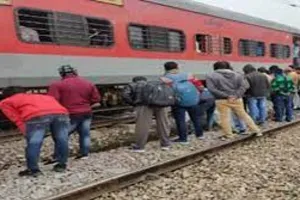 पहिया जाम होने से एक घंटे तक जंघई रेलवे स्टेशन पर खड़ी रही गोदान एक्सप्रेस