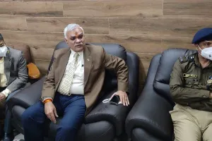 अयोध्या: मुख्य सचिव ने मंदिर की सुरक्षा व्यवस्था का लिया जायजा, डीजीपी ने भी रामलला का किया दर्शन