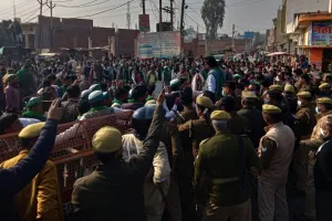 संभल: कलेक्ट्रेट पर प्रदर्शन करने जा रहे किसानों को रोका, नोकझोंक