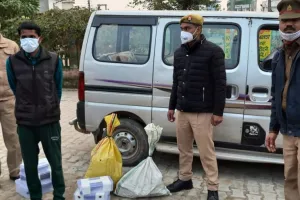 संभल: नलकूप के पास अवैध शस्त्र बनाते एक आरोपी को दबोचा