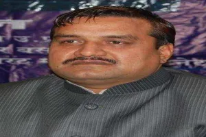 साहिबाबाद में सपा प्रत्याशी अमरपाल शर्मा ने भरा पर्चा