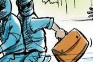 सीतापुर: सर्राफा दुकान से जेवरात से भरा डिब्बा उड़ा ले गए बाइक सवार उच्चके