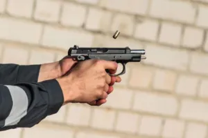 बाराबंकी: इनके लिए कानून ताक पर, असलहों का प्रदर्शन करते दिखे प्रधान प्रतिनिधि