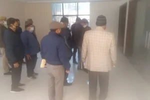 बरेली: नगर निगम के नए भवन में पहुंचकर दफ्तरों का हाल देखा