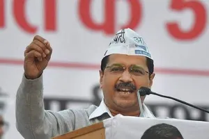 दिल्ली चुनाव: ऑटो रिक्शा चालकों के लिए खुशखबरी, केजरीवाल ने 10 लाख रुपये की बीमा का किया ऐलान 