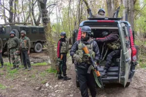 जम्मू-कश्मीर: बडगाम में सुरक्षाबलों के साथ मुठभेड़, तीन आतंकवादी ढेर