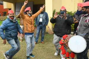 बरेली: सुप्रिया के कार्यालय में कांग्रेसी बैनर उतरे, बजे ढोल