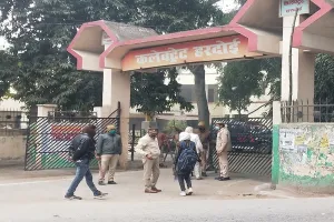 हरदोई: जिले में शुरू हुई नामांकन प्रक्रिया, कलेक्ट्रेट व आसपास कड़ी सुरक्षा तैनात