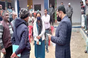 पूर्व प्रधान व ग्राम पंचायत अधिकारी ने की धांधली, विपणन अधिकारी ने की गांव की जांच