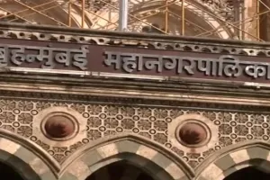 बीएमसी अधिकारी बोले- उपनगरीय ट्रेन यात्रा पर प्रतिबंध की फिलहाल नहीं है कोई योजना