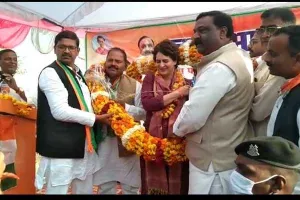 रायबरेली में प्रियंका गांधी ने की नुक्कड़ सभा, कहा- सिर्फ कांग्रेस करती है महिलाओं की चिंता