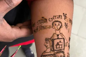 बरेली: हाथों पर रचाई मतदान जागरुकता की मेहंदी