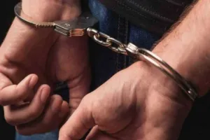 लखनऊ: मुम्बई में 70 लाख की डकैती करने वाले गैंग का कुख्यात डकैत वाराणसी से गिरफ्तार