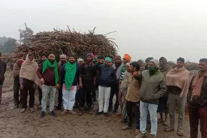 बहराइच: घटतौली पर गन्ना किसानों ने किया प्रदर्शन, प्रति ट्रॉली की जा रही थी डेढ़ कुंतल की हेराफेरी