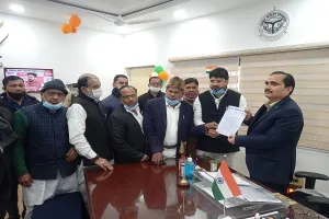 अमरोहा : समर्थकों संग डीएम से मिले बसपा प्रत्याशी, लाठीचार्ज और तोड़फोड़ के मामले में उच्चस्तरीय जांच की मांग की