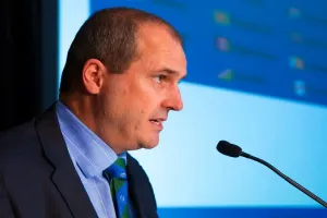 एलार्डिस ने कहा- कोविड मुक्त महिला विश्व कप के आयोजन के लिए खिलाड़ियों को लेनी होगी जिम्मेदारी