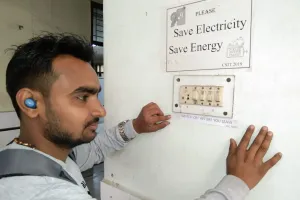 बरेली: स्वयंसेवकों ने बिजली बचाओ अभियान चलाया