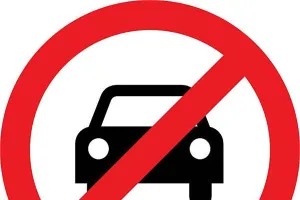 हल्द्वानी: रोजाना दर्जनों चालान के बावजूद नहीं खत्म हो रही अवैध पार्किंग