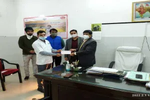 बहराइच: एंबुलेंस चालक और ईएमटी को मिला सम्मान, हालत गंभीर होने पर भी सुरक्षित कराया प्रसव