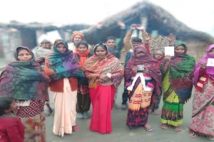 बहराइच: अंगूठा लगवाकर राशन खा गया कोटेदार!, महिलाओं ने किया प्रदर्शन, भेजा पत्र