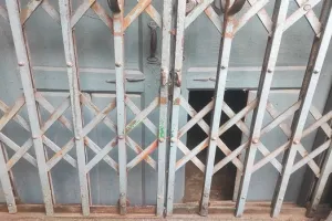 रामपुर : अज्ञात चोरों ने तोड़े जिला सहकारी बैंक के ताले