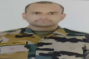 देवरिया: शोपियां में सेना और आतंकियों के बीच हुई मुठभेड़ में शहीद हुए सन्तोष यादव पंचतत्व में विलीन