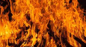 महाराष्ट्र: ठाणे में आग से 20 कबाड़ गोदाम जलकर खाक हुए