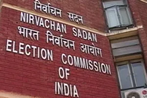 कोविड पाबंदियों के बीच चुनाव आयोग ने राजनीतिक दलों को दी बड़ी छूट, अब पूरी क्षमता से कर सकेंगे रैलियां, रोड शो